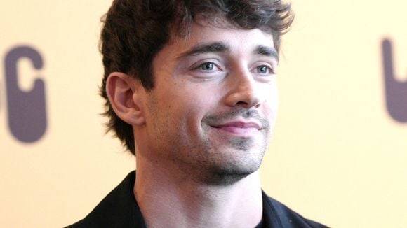 Charles Leclerc : loin des circuits, le coureur automobile intègre le monde de la beauté