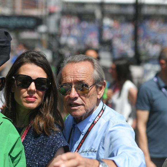 Raphael Elmaleh, Charlotte Casiraghi, Khadja Nin, Jacky Ickx - Les people dans les paddocks la veille du Grand Prix de Formule 1 (F1) de Monaco le 24 mai 2025.
© Lionel Urman / Bestimage
