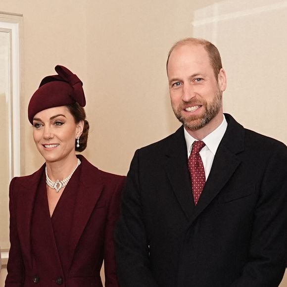 Depuis l'annonce de la fin de son traitement de chimiothérapie, Kate Middleton est sur tous les fronts.

Le prince et la princesse de Galles saluent l'émir du Qatar, Cheikh Tamim bin Hamad Al Thani, et son épouse, Cheikha Jawaher, à Londres, au nom du roi, avant la cérémonie d'accueil à Horse Guards Parade, pour leur visite d'État au Royaume-Uni.