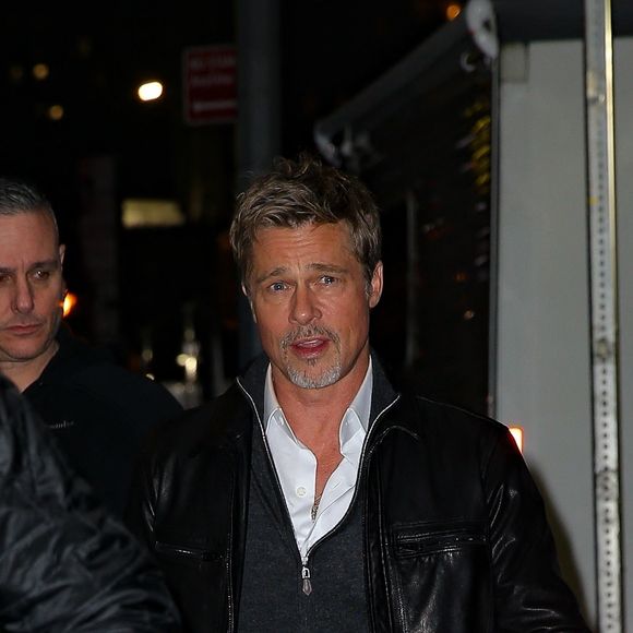 Acteur incontournable de Hollywood, Brad Pitt a eu plusieurs relations ultra médiatisées !

Brad Pitt et George Clooney tournent une scène de leur prochain film "Wolves" dans le quartier chinois de New York (Backgrid USA / Bestimage).