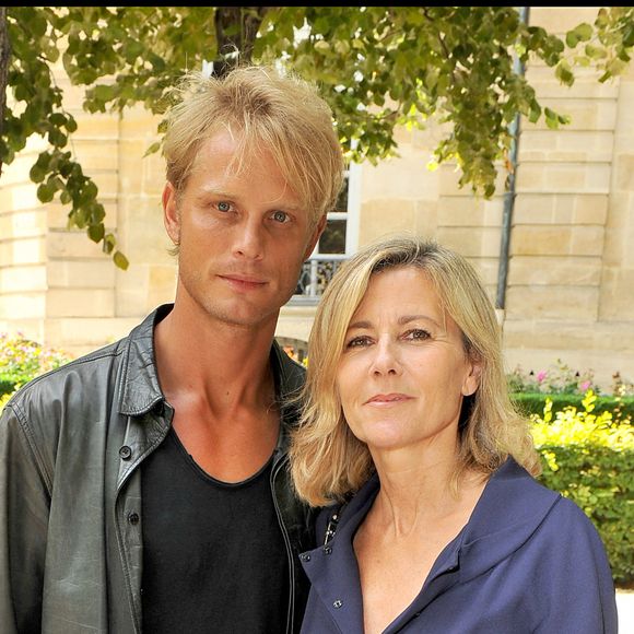 De son côté, Arnaud Lemaire poursuit sa carrière de producteur et de mannequin.

Arnaud Lemaire et Claire Chazal - Défilé Christian Dior Haute Couture au musée Rodin le 5 juillet 2010. © Bestimage
