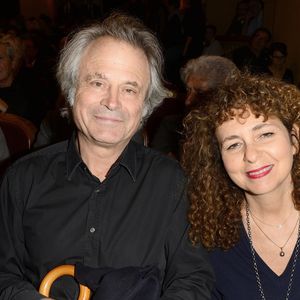 Olivier Giesbert est un tout autre homme depuis que Valérie Toranian est entrée dans sa vie. Devenu fidèle, il a découvert un amour sain et dénué de toutes tentations. 

Franz-Olivier Giesbert et sa compagne Valérie Toranian - Générale de la pièce de théâtre "Le Mensonge" au théâtre Edouard VII à Paris, le 14 septembre 2015. Coadic Guirec / Bestimage