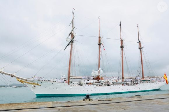 La reine Letizia et la princesse Leonor d'Espagne se sont retrouvées après 4 mois lors de l'escale du navire-école Juan Sebastián de Elcano à Panama City. Casa de S.M. El Rey via Bestimage