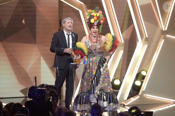 Exclusif - Antoine de Caunes et José Garcia lors de la cérémonie de la 1ère édition des "Olympia Awards" (cérémonie récompensant des artistes de la musique et de l’humour, présentée par A. de Caunes) à l'Olympia. Paris, le 11 décembre 2019. © Gorassini-Tribeca/Bestimage