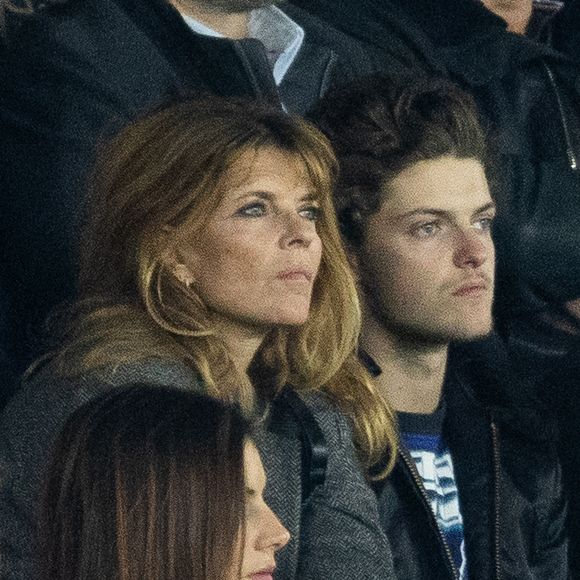 Gwendoline Hamon et son fils Gabriel Diefenthal dans les tribunes lors du match de Ligue 1 McDonald's "PSG - Auxerre (2-0)" au Parc des Princes, le 27 septembre 2025.
© Cyril Moreau/Bestimage