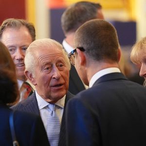 Le roi Charles III d'Angleterre lors d'une réception organisée par Cancer Research UK à l'occasion du 125e anniversaire de l'organisation caritative, au St James's Palace, à Londres. 

©Bestimage