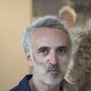 S'il n'avait pas forcément envisagé parler de ce sujet, l'alliance à son annulaire gauche a donné un indice certain à nos confrères qui n'ont pu s'empêcher de remarquer ce nouveau bijou, forcément très symbolique

Vincent Delerm lors du 11ème Festival Lumiere 2019 de Lyon le 13 octobre 2019. © Sandrine Thesillat/Panoramic/Bestimage