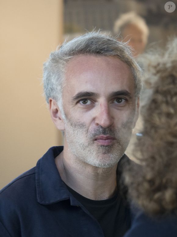 S'il n'avait pas forcément envisagé parler de ce sujet, l'alliance à son annulaire gauche a donné un indice certain à nos confrères qui n'ont pu s'empêcher de remarquer ce nouveau bijou, forcément très symbolique

Vincent Delerm lors du 11ème Festival Lumiere 2019 de Lyon le 13 octobre 2019. © Sandrine Thesillat/Panoramic/Bestimage