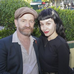 Mathias Malzieu et sa compagne Daria Nelson lors de la soirée de l'été littéraire et musical aux Deux Magots à Paris le 27 juin 2022.

© Jack Tribeca / Bestimage