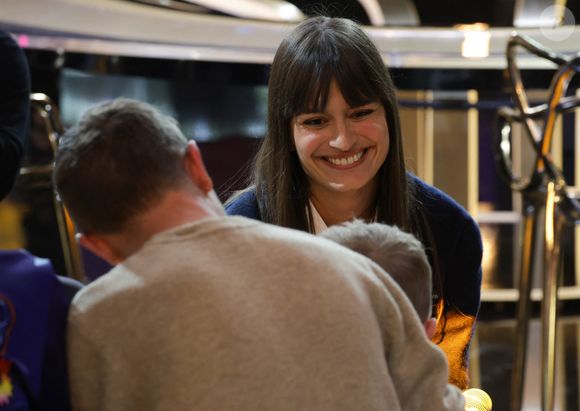 Clara Luciani - Les célébrités se mobilisent pour la 38ème édition du Téléthon dans les studios de France 2 à Paris © Coadic Guirec / Bestimage