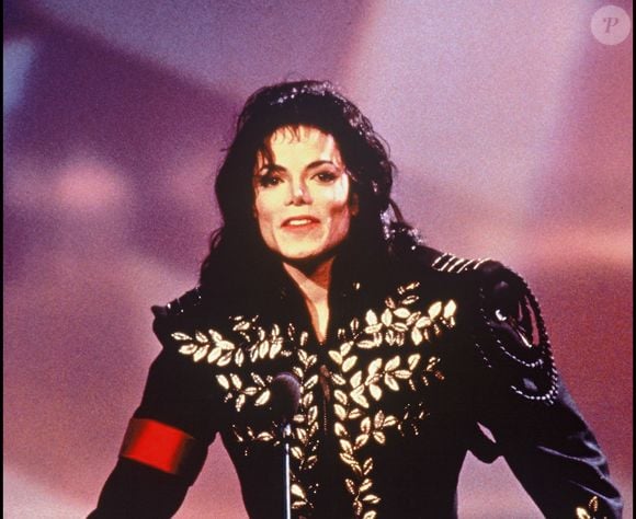 Portée par le succès phénoménal du biopic "Michael" qui a déjà attiré plus de trois millions de spectateurs en salles, la ferveur autour du Roi de la Pop est plus vive que jamais.

Archives - Michael Jackson au show "Reunion" de la famille Jackson.
© Bestimage