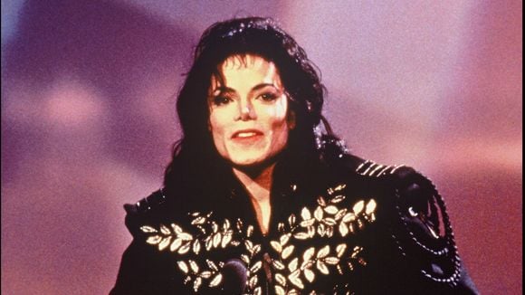 Gants, chapeaux et vestes... les trésors de Michael Jackson aux enchères, des pièces estimées de 400 à 150 000 euros
