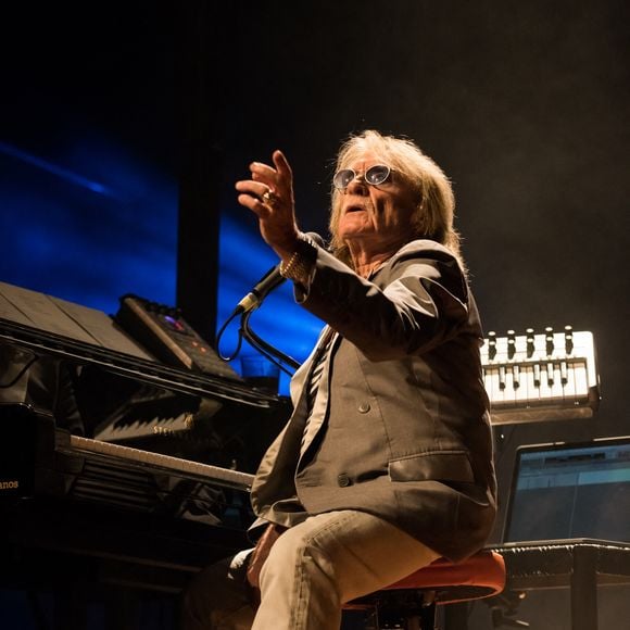 Le chanteur Christophe se produit en direct lors du Festival Voix de Fete au Victoria Hall à Genève, Suisse, le 9 mars 2015. Photo by Loona/ABACAPRESS.COM