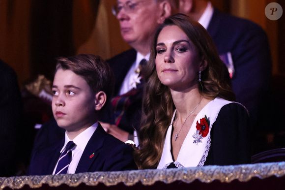 Kate Middleton et son fils le prince George au Royal Albert Hall à Londres pour le Festival du Souvenir de la Royal British Legion. Le 8 novembre 2025. © Julien Burton / Bestimage