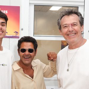 Ce passionné de ballon rond, qui s'illustre actuellement sur les terrains de football avec l'équipe des U18 du Paris Saint-Germain pour en faire son métier, était pourtant déjà sorti de sa réserve il y a quelques jours. 

Exclusif - Jean-Luc Reichmann, Jamel et Leon Debbouze lors de la 3ème édition du festival L’Humour à la Plage à Juan les Pins, France, le 26 juin 2026. © Bebert-Tribeca/Bestimage