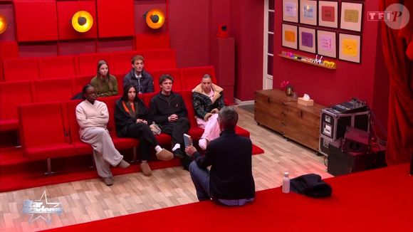 Le candidat qui remportera l’immunité lors de ce prime sera directement qualifié pour la demi-finale.

Les élèves de la "Star Academy" ont passé les évaluations devant leurs professeurs.  Photo par TF1