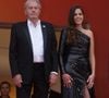 Anouchka Delon s'est montrée très proche de son père durant ses dernières années mais la jeune femme a vécu avec sa mère en Hollande lors de la séparation du couple en 2001...

Alain Delon et sa fille Anouchka pour la montée des marches du film "A Hidden Life" lors du 72ème Festival International du Film de Cannes. Le 19 mai 2019. © Bestimage