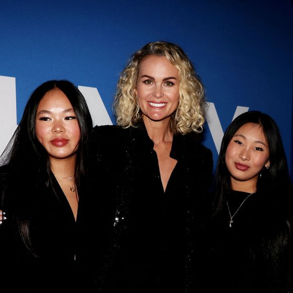 Laeticia Hallyday et ses filles Joy et Jade - Photocall du vernissage de l'exposition "Johnny Hallyday, l'exposition" au Palais des Expositions à Paris. © Dominique Jacovides / Bestimage