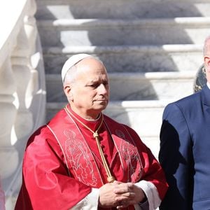 La princesse Charlène de Monaco, le pape Léon XIV et le prince Albert II de Monaco lors d'une cérémonie de bienvenue pour la visite du pape Léon XIV le 28 mars 2026 à Monaco. Photo par Jean-Charles Vinaj/ABACAPRESS.COM