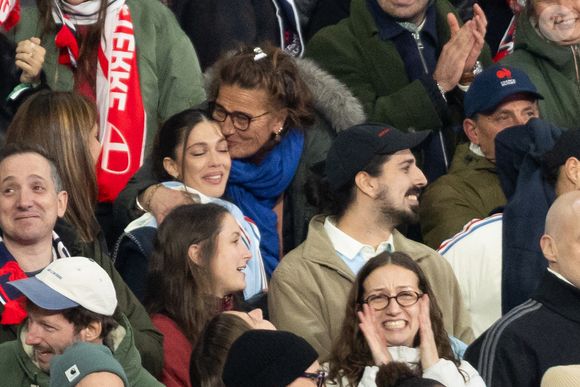 Exclusif - Iris Mittenaere, Marie-Pierre Galès, mère de A.Dupont lors du match de rugby du Tournoi des Six Nations France contre Angleterre au Stade de France à Saint-Denis le 14 mars 2026. © AGENCE / BESTIMAGE
