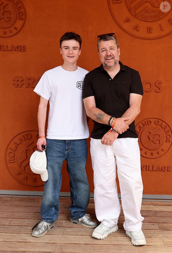 Anatole Guillon et Bruno Guillon au photocall du village lors des Internationaux de France de Tennis de Roland Garros 2026, à Paris, France, le 30 mai 2026. © Dominique Jacovides/Bestimage



Photocall au village lors des Internationaux de France de Tennis de Roland Garros 2026, à Paris, France, le 30 mai 2026.