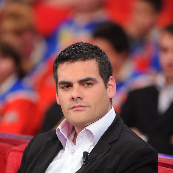 Matthieu Lartot sur le plateau de l'émission "Vivement dimanche". © Guillaume Gaffiot /Bestimage