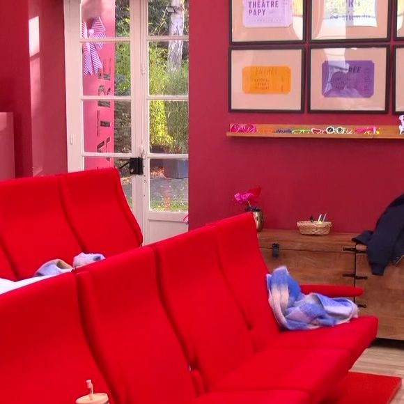 Les autres élèves devront s’affronter lors d’un face-à-face pour déterminer qui sera soumis aux votes du public.

Quotidienne de la Star Academy - TF1