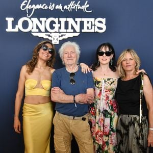 Exclusif - Vanille Clerc, Hugues Aufray, sa femme Murielle et Virginie Coupérie-Eiffel dans l’espace VIP “le Pavillon Eiffel,” lors de la 12ème édition Longines Paris Eiffel Jumping au pied de la Tour Eiffel sur le Champ-de-Mars à Paris, France le 20 juin 2026

© Perusseau / Veeren / Bestimage