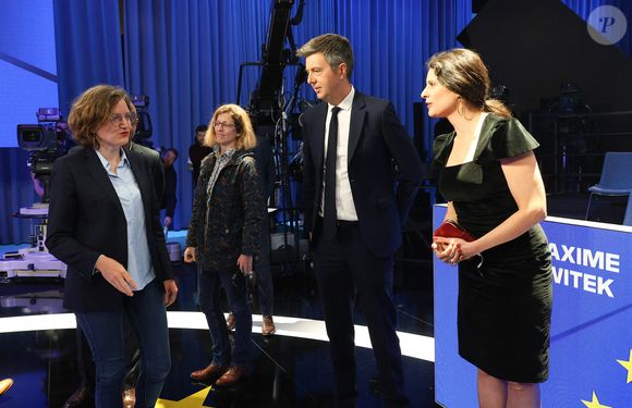 Marie Toussaint (EELV), Maxime Switek et Apolline de Malherbe lors d'un débat entre les têtes de liste sur BFMTV le 27 mai 2024 pour les élections européennes.

© Coadic Guirec / Bestimage