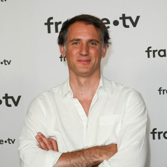 Raphaël de Casabianca au photocall pour la conférence de presse de rentrée de France TV à la Grande Halle de la Villette à Paris, France, le 6 juillet 2022. © Coadic Guirec/Bestimage