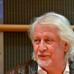 Les spectateurs sont invités à se faire rembourser.

Le présentateur de télévision Patrick Sébastien assiste à une audition devant la commission d'enquête parlementaire sur la neutralité, le fonctionnement et le financement de la radiodiffusion publique à l'Assemblée nationale à Paris, France, le 31 mars 2026. © Christian Liewig/Bestimage