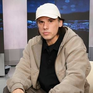 Exclusif - Orelsan, sur le plateau de Clique présenté par M.Achour, et diffusé sur Canal + le 10 novembre 2025, à Paris, France, le 4 novembre 2025. © Jack Tribeca/Bestimage