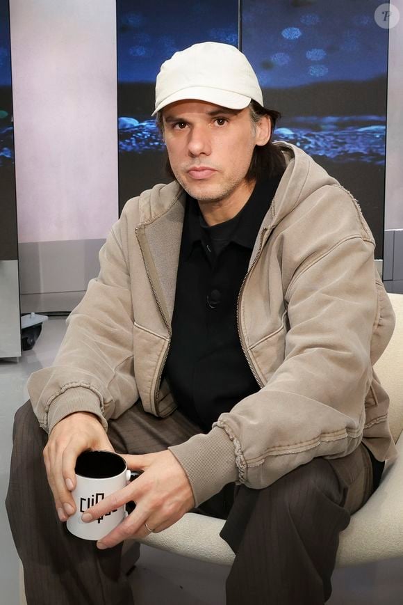 Exclusif - Orelsan, sur le plateau de Clique présenté par M.Achour, et diffusé sur Canal + le 10 novembre 2025, à Paris, France, le 4 novembre 2025. © Jack Tribeca/Bestimage