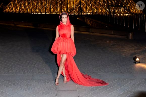 Zoey Deutch - Photo Call du « Le Grand Diner du Louvre « lors de la Fashion Week  à Paris le 5 mars 2025. © Olivier Borde /Bestimage