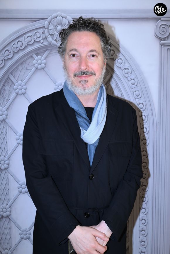 De nombreuses personnalités étaient présentes pour célébrer le retour de ce lieu emblématique.

Guillaume Gallienne - Réouverture du rooftop « L'heure dorée » de l'hôtel Peninsula à Paris le 10 juin 2026. © Rachid Bellak/Bestimage