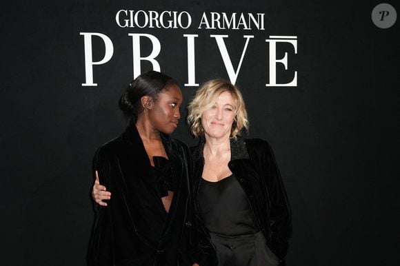 Oumy Bruni-Garrell et Valeria Bruni Tedeschi assistent au défilé Giorgio Armani Prive Haute Couture Printemps/Été 2026 dans le cadre de la Semaine de la mode de Paris le 27 janvier 2026 à Paris, France. © Lucia Sabatelli / Bestimage