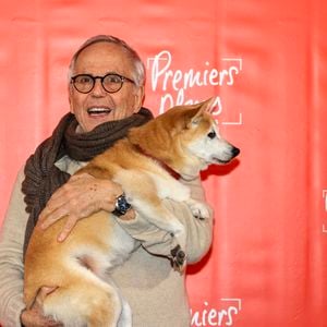 Photocall de Fabrice Luchini avec un de ses chiens dans les bras venu présenter en avant-première le film "Victor comme tout le monde" lors du 38ème Festival Premiers Plans à Angers, France, le 17 janvier 2026. © Laetitia Notarianni/Bestimage