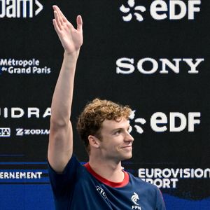 Leon Marchand après avoir remporté la médaille d'or au 400m nage libre aux championnats d'Europe, le 16 août 2026 à Paris.

© Giorgio Scala/Insidefoto via ZUMA Press
