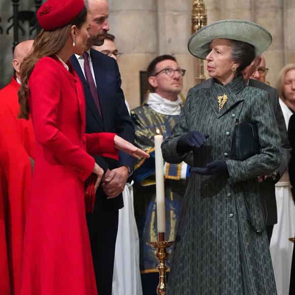 Selon "The Sunday Times", la princesse royale serait "agacée" par la réticence de son neveu à assurer davantage de cérémonies d’investiture au château de Windsor...

Le prince William, prince de Galles, et Catherine (Kate) Middleton, princesse de Galles, La princesse Anne - La famille royale d'Angleterre célèbre le 76ème Commonwealth Day à l'abbaye de Westminster à Londres le 10 mars 2025.