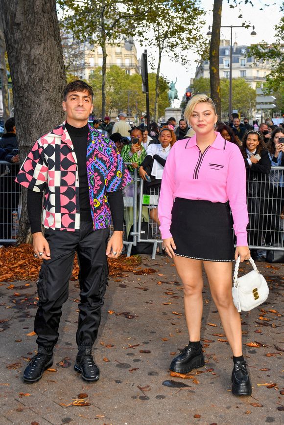 Louane Emera et son compagnon Florian Rossi arrivent au défilé de mode Miu Miu lors de la Fashion Week printemps/été 2022 à Paris, France, le 5 octobre 2021. © Veeren Ramsamy-Christophe Clovis/Bestimage