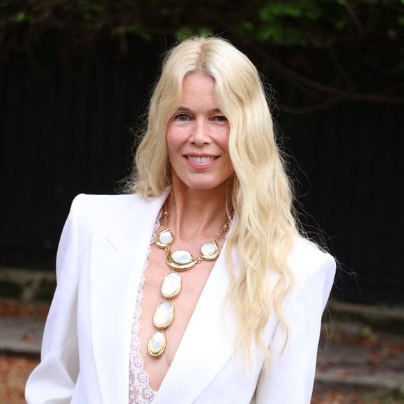 La Fashion Week de Paris bat son plein en ce moment.

Claudia Schiffer au défilé Chloé "Collection Femme Prêt-à-Porter Printemps/Eté" lors de la Fashion Week de Paris.

© Denis Guignebourg / Bestimage