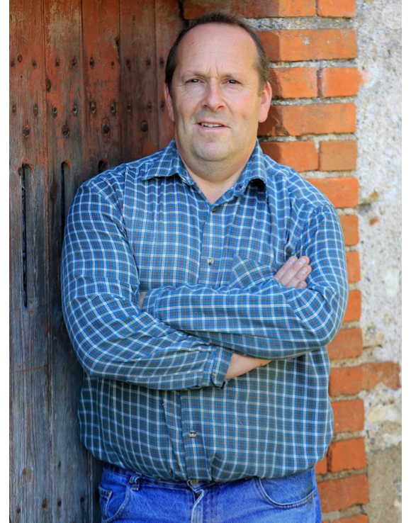 Thierry, agriculteur de L'Amour est dans le pré 9 sur M6, le lundi 6 janvier 2014
