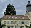 Il a ainsi fait des infidélités à la propriété pour laquelle il s'est endetté
Le Collège royal et militaire de Thiron Gardais, la propriété de Stéphane Bern