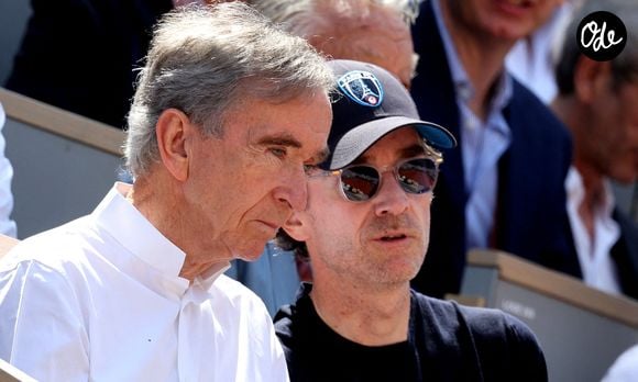 Bernard Arnault et son fils Antoine Arnault - Célébrités dans les tribunes de la finale homme des Internationaux de France de Tennis de Roland Garros 2026 le 7 juin 2026. © Jacovides-Moreau/Bestimage