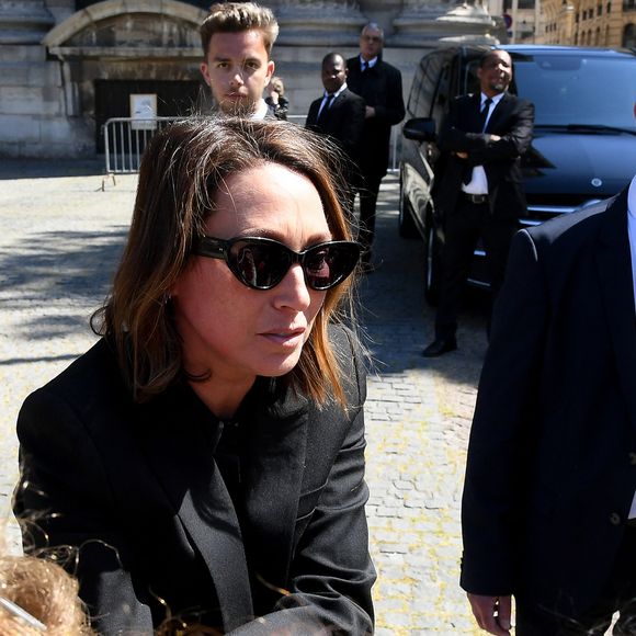 Ce samedi 25 avril, les adieux se sont faits dans l'intimité

Laura Smet - Sorties des obsèques de Nathalie Baye en l'église Saint-Sulpice à Paris le 24 avril 2026. © Lionel Urman / Bestimage