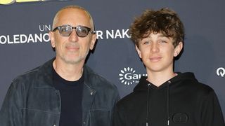 Gad Elmaleh prend la pose aux côtés de son fils Raphael, 12 ans : il est le portrait craché de sa mère Charlotte Casiraghi