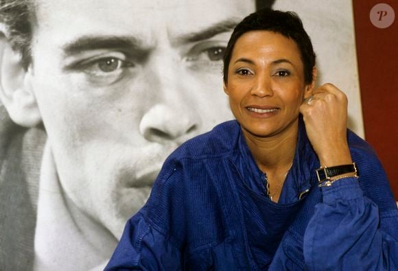 Archives - Rendez-vous avec Maddly Bamy, dernière compagne de Jacques Brel, à son domicile. Janvier 1985 © Michel Croizard via Bestimage