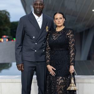 Omar Sy et sa Helene (bijoux Tasaki)  - Photocall du dîner "Prelude pour les JO" à la Fondation Vuitton à Paris, France, le 25 juillet 2024. © Olivier Borde/Bestimage