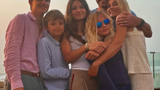 25 ans après sa célèbre mère Elodie Gossuin, Rose (17 ans), jugée "trop forte physiquement", prête à se lancer pour Miss France !