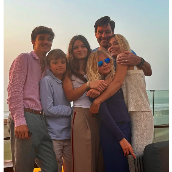 Elodie Gossuin mène une vie paisible avec son mari Bertrand Lacherie et leurs quatre enfants.

Elodie Gossuin et Bertrand Lacherie parents de deux paires de jumeaux : Rose et Jules ainsi que Joséphine et Léonard.